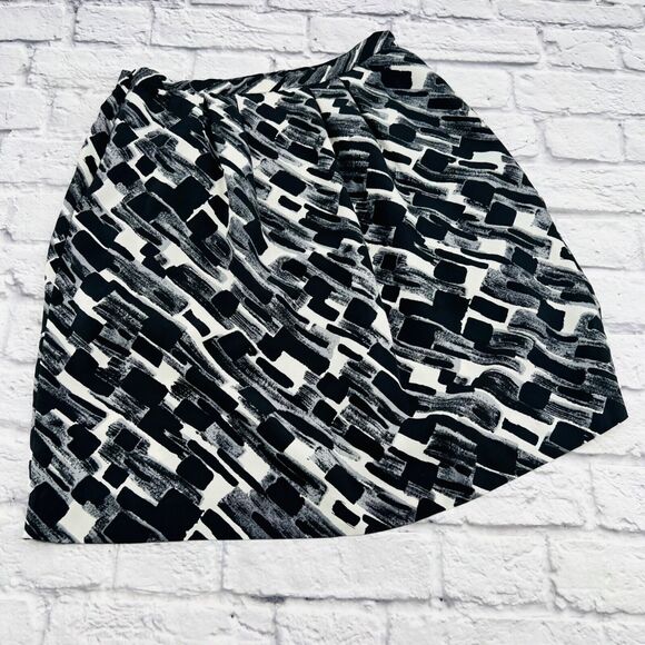 Michael Kors Silk Pleated A-Line Skirt Black White Geometric Size 6 Knee Length - Picture 9 of 9